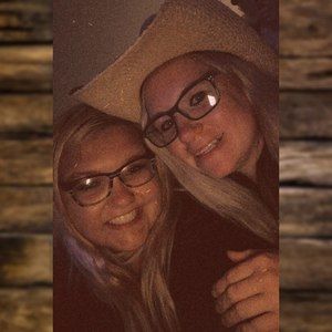 Meet your Posher, Emilee